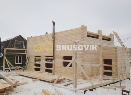 Полутораэтажный дом 6х12 м с террасой из профилированного бруса 145х195 мм по индивидуальному проекту в городе Ярославль