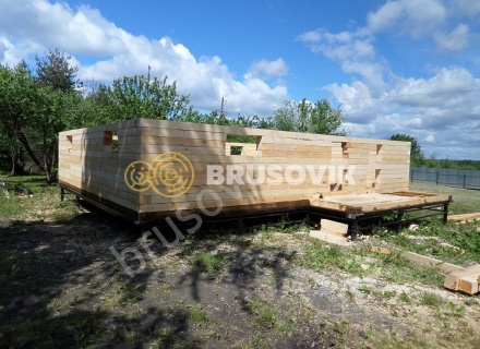 Дом из бруса с крыльцом