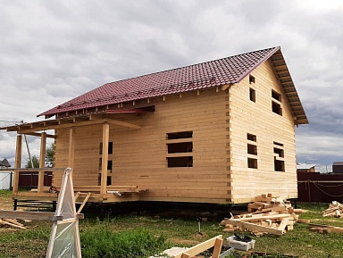 Дом 8х9,5 м с открытой террасой из профилированного бруса 145х145 мм по индивидуальному проекту в коттеджном поселке Манилово, Тарусский район, Калужская область - фото процесса строительства