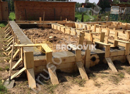 Возведение фундамента