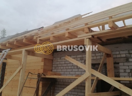 Пристройка 6х3м из сухого профилированного бруса 145х145мм и возведение крыши на кирпичном здании в д. Селифонтово, Ярославская область