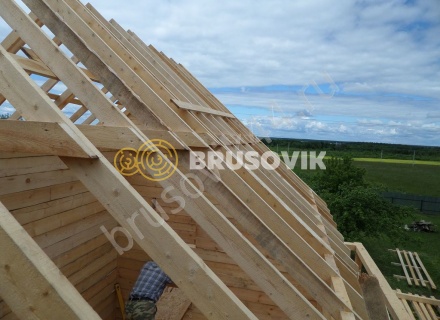 Дом из бруса с крыльцом