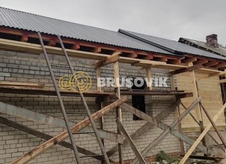 Пристройка 6х3м из сухого профилированного бруса 145х145мм и возведение крыши на кирпичном здании в д. Селифонтово, Ярославская область