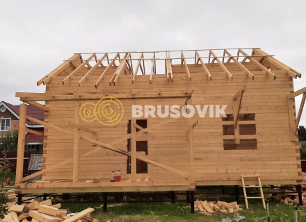 Дом 8х9,5 м с открытой террасой из профилированного бруса 145х145 мм по индивидуальному проекту в коттеджном поселке Манилово, Тарусский район, Калужская область