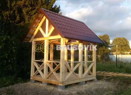 Дом 7х13 м с беседкой из обрезного бруса 150х200 мм в Московской области