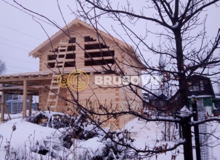 Полутораэтажный дом 6х12 м с террасой из профилированного бруса 145х195 мм по индивидуальному проекту в городе Ярославль