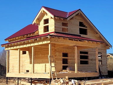 Дом 9х11м из обрезного бруса 150х150 мм по индивидуальному проекту в СТ Союз-Чернобыль-Сестрореченское, Дмитровский р-н., Московская область - фото процесса строительства