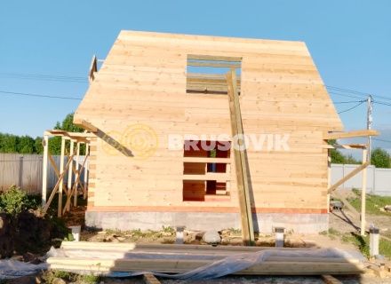 Дом 7,5х8,5 м с открытой террасой 3х7,5 м из сухого профилированного бруса 145х195 мм по индивидуальному проекту в деревне Андрейково, Калининский район, Тверская область