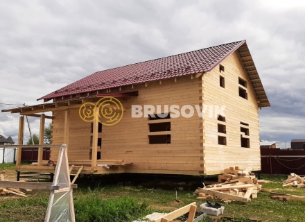 Дом 8х9,5 м с открытой террасой из профилированного бруса 145х145 мм по индивидуальному проекту в коттеджном поселке Манилово, Тарусский район, Калужская область