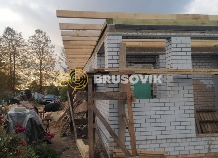 Пристройка 6х3м из сухого профилированного бруса 145х145мм и возведение крыши на кирпичном здании в д. Селифонтово, Ярославская область