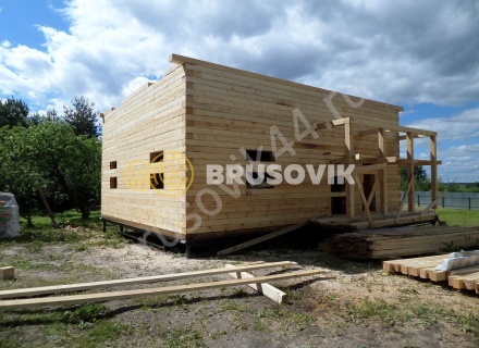 Дом из бруса с крыльцом