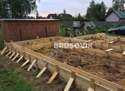 Возведение фундамента