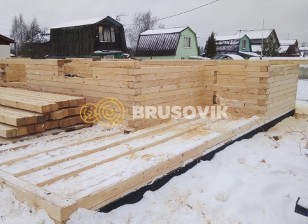 Полутораэтажный дом 6х12 м с террасой из профилированного бруса 145х195 мм по индивидуальному проекту в городе Ярославль