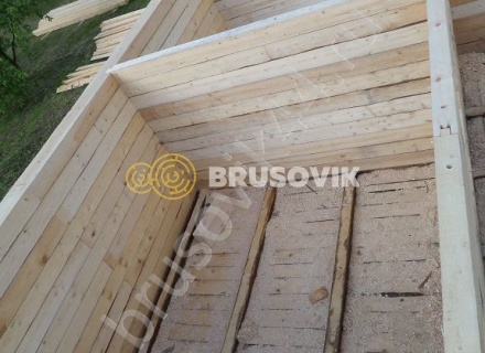 Дом из бруса с крыльцом