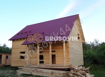 Дом из бруса с крыльцом