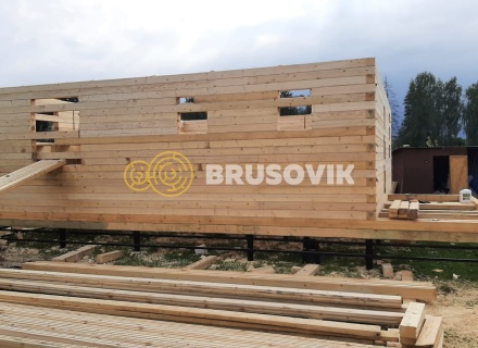 Дом 8х9,5 м с открытой террасой из профилированного бруса 145х145 мм по индивидуальному проекту в коттеджном поселке Манилово, Тарусский район, Калужская область