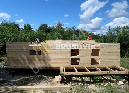 Дом из бруса с крыльцом