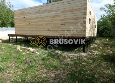 Дом из бруса с крыльцом