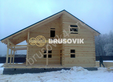 Дом с двускатной крышей