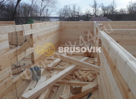 Зимнее строительство дома из бруса