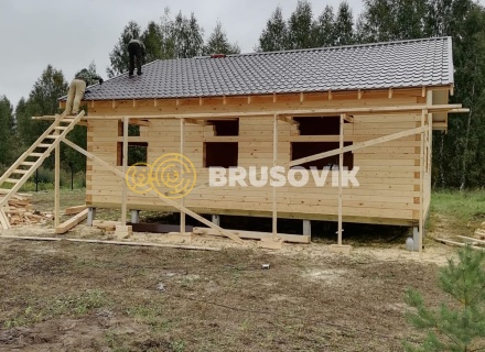 Одноэтажный дом 9х9м с двускатной крышей из профилированного бруса 145х195мм по индивидуальному проекту в г. Кострома, ул. Николая Тараканова