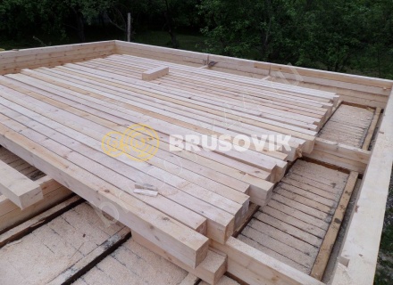 Дом из бруса с крыльцом