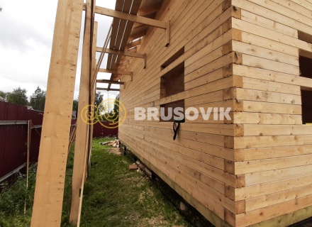 Дом 8х9,5 м с открытой террасой из профилированного бруса 145х145 мм по индивидуальному проекту в коттеджном поселке Манилово, Тарусский район, Калужская область