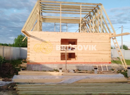 Дом 7,5х8,5 м с открытой террасой 3х7,5 м из сухого профилированного бруса 145х195 мм по индивидуальному проекту в деревне Андрейково, Калининский район, Тверская область