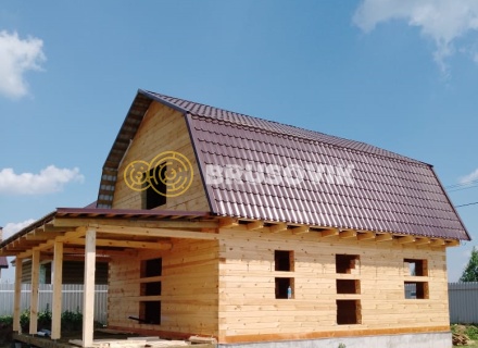 Дом 7,5х8,5 м с открытой террасой 3х7,5 м из сухого профилированного бруса 145х195 мм по индивидуальному проекту в деревне Андрейково, Калининский район, Тверская область