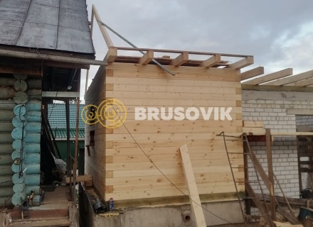 Пристройка 6х3м из сухого профилированного бруса 145х145мм и возведение крыши на кирпичном здании в д. Селифонтово, Ярославская область