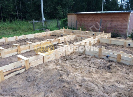 Возведение фундамента