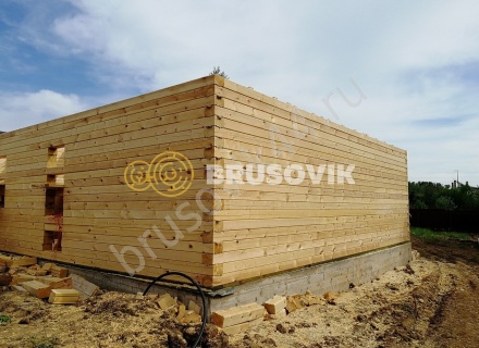 Дом по индивидуальному проекту из профилированного бруса 145х195 мм