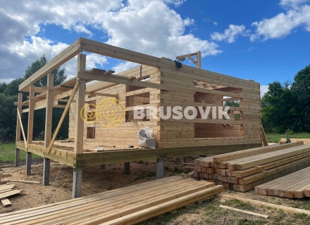 Полутораэтажный дом 6х8м с открытой террасой 2,5х6м из профилированного бруса 145х145мм в д. Богословка, Рыбновский район, Рязанская область