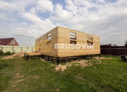 Дом 8х9,5 м с открытой террасой из профилированного бруса 145х145 мм по индивидуальному проекту в коттеджном поселке Манилово, Тарусский район, Калужская область