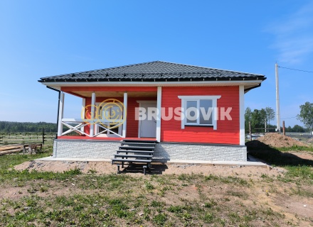 Дом 9х9м с шатровой крышей из профилированного бруса 145х145мм по индивидуальному проекту в д. Иванцево после отделки