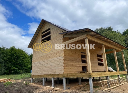 Полутораэтажный дом 6х8м с открытой террасой 2,5х6м из профилированного бруса 145х145мм в д. Богословка, Рыбновский район, Рязанская область